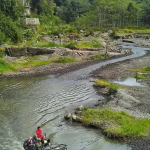 Liburan bersama pasangan tak akan lengkap rasanya tanpa berkunjung ke Sleman, apalagi saat ini terdapat tempat wisata di Sleman yg romantis. Saat senja turun, Sleman berubah wajah menjadi nirwana bagi para pencari kenangan romantis. Di bawah semburat cahaya senja yang memudar, kota ini menyuguhkan pesona malam yang tak hanya indah tapi juga menggugah rasa. Sehingga cocok untuk habiskan waktu bersama pasangan tercinta.