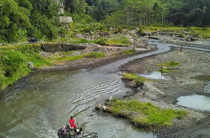 Liburan bersama pasangan tak akan lengkap rasanya tanpa berkunjung ke Sleman, apalagi saat ini terdapat tempat wisata di Sleman yg romantis. Saat senja turun, Sleman berubah wajah menjadi nirwana bagi para pencari kenangan romantis. Di bawah semburat cahaya senja yang memudar, kota ini menyuguhkan pesona malam yang tak hanya indah tapi juga menggugah rasa. Sehingga cocok untuk habiskan waktu bersama pasangan tercinta.