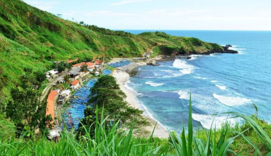 Kebumen adalah salah satu kabupaten di Jawa Tengah yang kini mulai dikenal oleh wisatawan sebagai destinasi wisata Kebumen yang lagi viral.