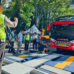 Sanksi bus pariwisata yang tidak melakukan uji kir berkala dapat berupa denda, larangan operasional, hingga tuntutan hukum