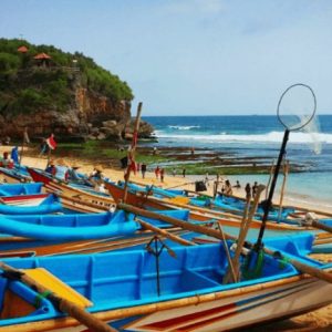 Pantai Trisik terletak di Desa Banaran, Kecamatan Galur, Kabupaten Kulon Progo, DIY. Dari pusat Kota Yogyakarta, jaraknya sekitar 37 km ke arah barat daya