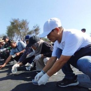 Pantai Trisik terletak di Desa Banaran, Kecamatan Galur, Kabupaten Kulon Progo, DIY. Dari pusat Kota Yogyakarta, jaraknya sekitar 37 km ke arah barat daya