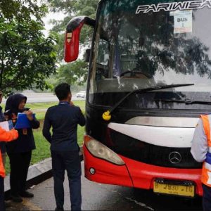 Cek kelaikan bus merupakan langkah penting yang tidak boleh diabaikan sebelum memutuskan untuk bepergian dengan menggunakan bus pariwisata