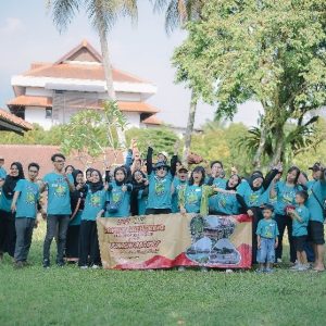 Mengadakan acara kantor merupakan salah satu cara yang efektif untuk mempererat hubungan antar karyawan dan menciptakan suasana kerja yang lebih harmonis