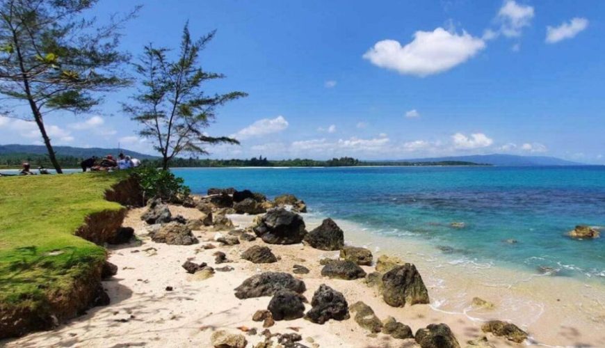 Pantai Bugel Kulon Progo adalah salah satu permata tersembunyi Yogyakarta, menyajikan keindahan alam yang masih sangat alami dan mempesona