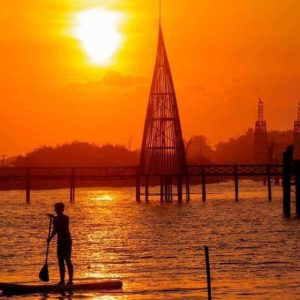 Pantai Pasir Kadilangu merupakan salah satu wisata Kulon Progo yang memukau dengan menyuguhkan keindahan alam yang masih perawan