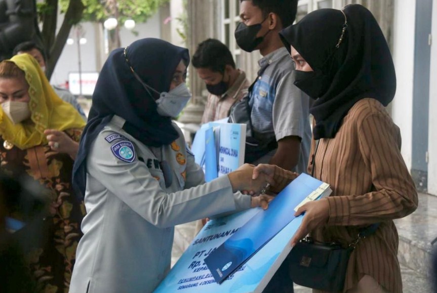 Perlindungan asuransi Jasa Raharja untuk kecelakaan bus pariwisata sangat penting dalam memberikan rasa aman bagi para penumpang bus.