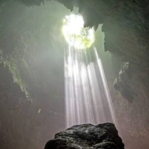 Gua Jomblang adalah salah satu destinasi wisata alam yang paling menakjubkan di Gunung Kidul, Yogyakarta. Wisata Kulon Progo yang lagi hits