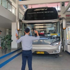 Kepolisian Lalu Lintas (Korlantas) Polri semakin memperketat pengawasan terhadap bus pariwisata tak laik jalan di Indonesia, terutama yang tidak memenuhi