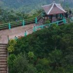 Puncak Suroloyo adalah salah satu destinasi wisata alam yang memukau di Indonesia, khususnya di kawasan Pegunungan Menoreh, Yogyakarta.