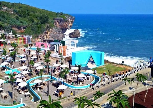 HeHa Ocean View Jogja telah menjadi salah satu tujuan wisata terbaru yang sedang naik daun di Yogyakarta. Berlokasi di kawasan tebing Gunung Kidul