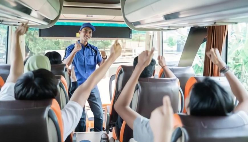 Wisata alam menggunakan bus pariwisata adalah pilihan yang cerdas dan menguntungkan bagi mereka yang ingin menikmati liburan yang menyenangkan