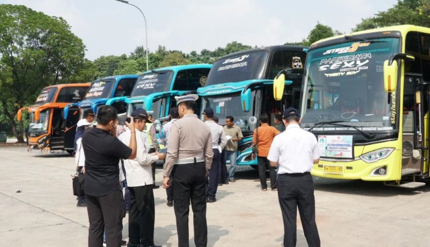 Kepolisian Lalu Lintas (Korlantas) Polri semakin memperketat pengawasan terhadap bus pariwisata tak laik jalan di Indonesia, terutama yang tidak memenuhi