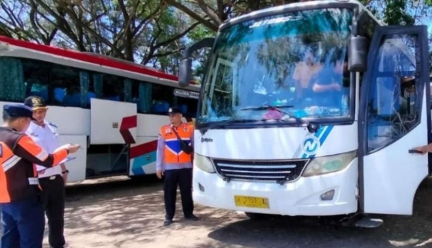 Saat musim libur panjang, Polres Garut melakukan pengawasan secara intensif untuk memastikan keamanan bus pariwisata yang masuk ke Kab. Garut