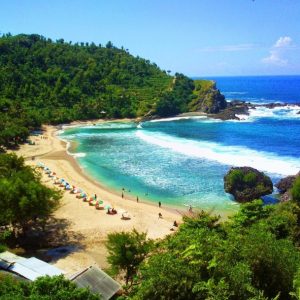 Pantai Nglambor Jogja terletak di Desa Purwodadi, Kecamatan Tepus, Kabupaten Gunungkidul, Yogyakarta. Kawasan wisata Gunungkidul yang lagi hits