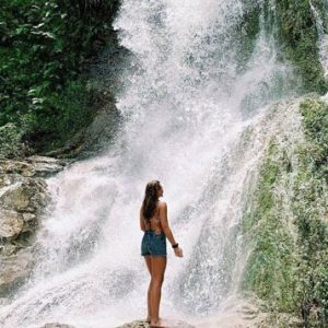 Di antara berbagai air terjun yang tersebar di seluruh Nusantara, Air Terjun Kembang Soka adalah destinasi wisata alam yang wajib dikunjungi