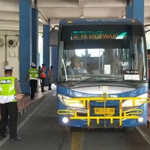 Sanksi bus pariwisata yang tidak melakukan uji kir berkala dapat berupa denda, larangan operasional, hingga tuntutan hukum